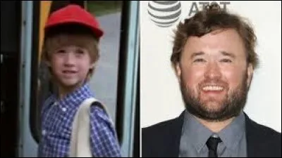 Qui joue le fils de Forrest Gump dans le film ?