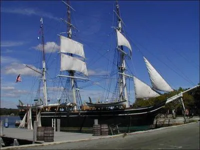 Ce 'muse de l'Amrique et de la mer' est l'un des ples touristiques de l'Etat, avec sa reconstitution d'un village maritime du XIXe et ses quelques 500 bateaux entreposs. C'est le muse de ...