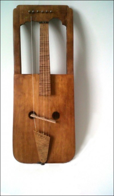 Comment s'appelle cet instrument créé au Pays de Galles ?
