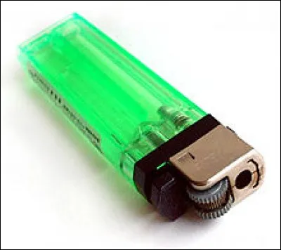 Le briquet a &eacute;t&eacute; invent&eacute; avant les allumettes.