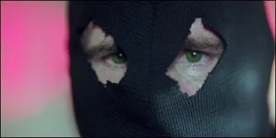 Qui la Cagoule noire tue-t-elle ?