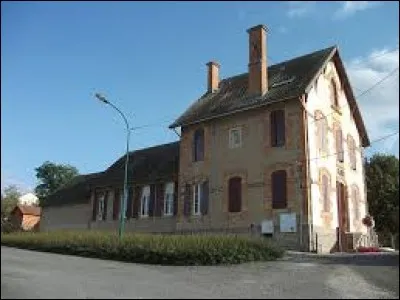 Commune de l'ancienne région Auvergne, dans les Basses Marches du Bourbonnais, Luneau se situe dans le département ...