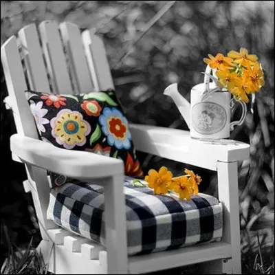 En hommage à son père Fernand, il chantait "Il était là dans ce fauteuil où mon fils aîné va s'asseoir" :