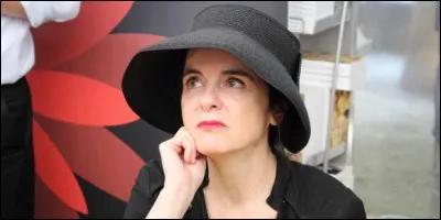 Cette romanci&egrave;re, grand prix du roman de l'Acad&eacute;mie fran&ccedil;aise en 1999 pour "Stupeur et Tremblements", c'est ... Nothomb.