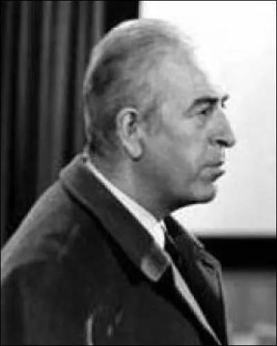 Il était Louis XIII dans "Les Trois mousquetaires" de Borderie, Robert Deval dans "Le Serpent" d'Henri Verneuil, le ministre dans "La Chambre des officiers" de François Dupeyron : c'est ...