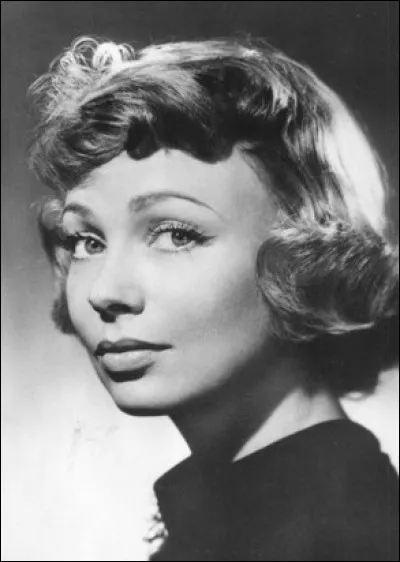 Elle a joué dans "Les amoureux sont seuls au monde" aux côtés de Jouvet, dans "Les Amants de minuit" etdans "Julietta" aux côtés de Jean Marais ; elle était Désirée Clary dans le "Napoléon" de Sacha Guitry : c'est ...