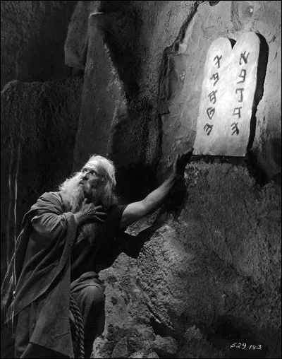 Dieu donna à ce prophète juif, sa loi gravée sur des tables de pierre. Qui est-il ?