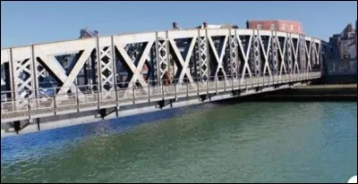 Surnommé Grand Pont, Pont Neuf, c'est le dernier grand pont tournant d'Europe à fonctionner dans sa configuration d'origine. Dans quelle ville de Seine-Maritime se trouve le pont Colbert baptisé en 1925 et classé au titre des monuments historiques en 2019 ?