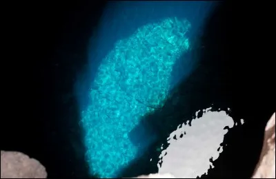 Quel est le nom de cette grotte sous-marine de l'île de Sal au Cap-Vert ?