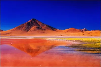 Dans quel pays la lagune rouge de Potosi est-elle située ?