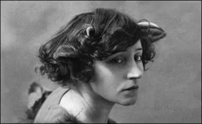 Quel prénom féminin correspond à une série de romans de Colette ?