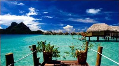 Tahiti est la plus grande et la plus peuplée des îles de la Polynésie française.