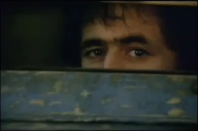 Duo important dans la carrière de Goldman puisque que cette chanson le mènera loin malgré le fait que sa partenaire oubliera sa voix, son visage et insistera pour qu'il n'y aille pas. Quel titre interprétait-il dans ce clip ?