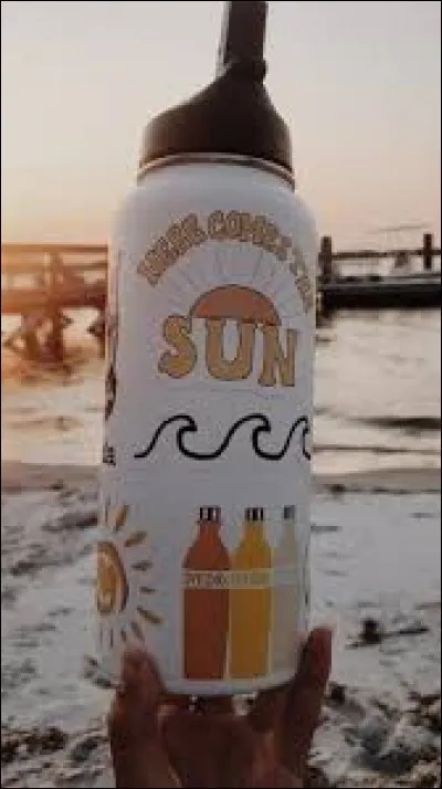 Dans son sac elle a toujours sa gourde...