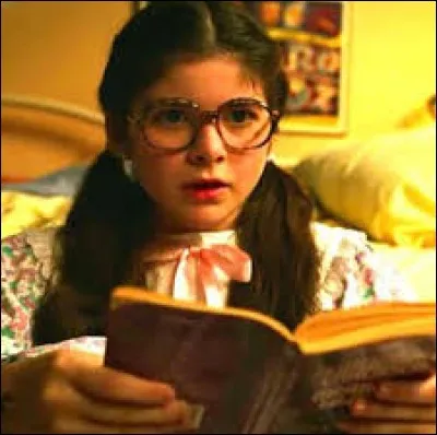 Quel est le prénom de la petite amie de Dustin ?