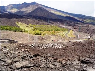 Quel est cet homme politique sicilien, né le 23 juillet 1941 à Palerme, qui exerce les fonctions de Président de la République italienne depuis février 2015 ?
