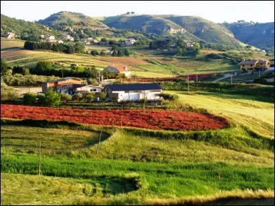 Les touristes connaissent peut-être moins l'intérieur des terres de la Sicile. Quel paysage y rencontrerez-vous majoritairement.
