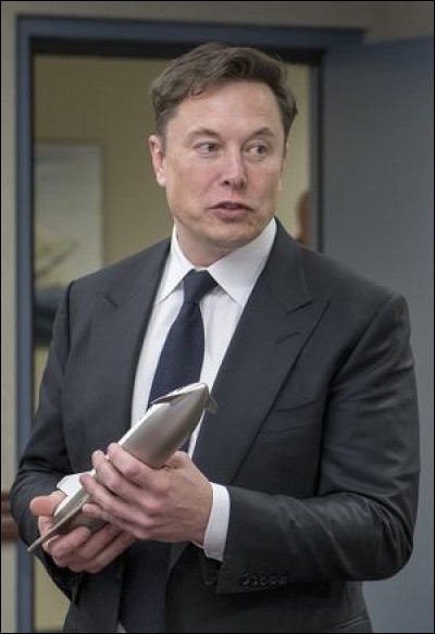 Qui est le patron de Tesla ?