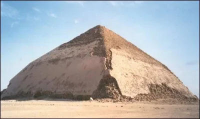 Quelle est la particularité de la pyramide de Dahchour ?