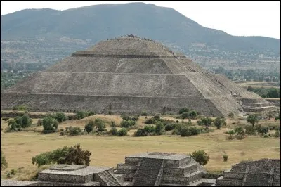 Qui honorait-on vraiment sur la pyramide du soleil ?