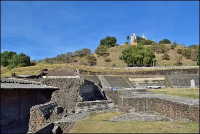 Pourquoi la pyramide de Cholula a-t-elle été détruite au XVIe siècle ?
