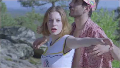 Finis les paroles : "Jean Paul, Jean Paul, fait moi..."