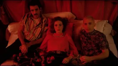 Avec qui ont-il chanté "Hit sale" ?