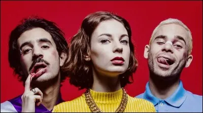 Quelle chanson n'est pas dans leur premier album ?