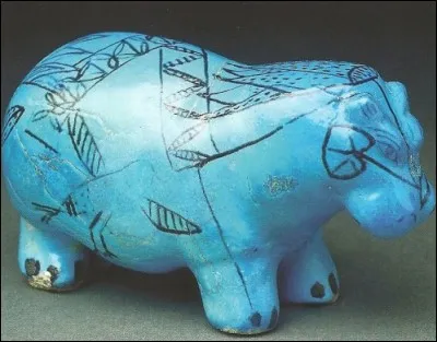 Dans quel département du Louvre peut-on voir cet hippopotame bleu datant du Moyen Empire ?