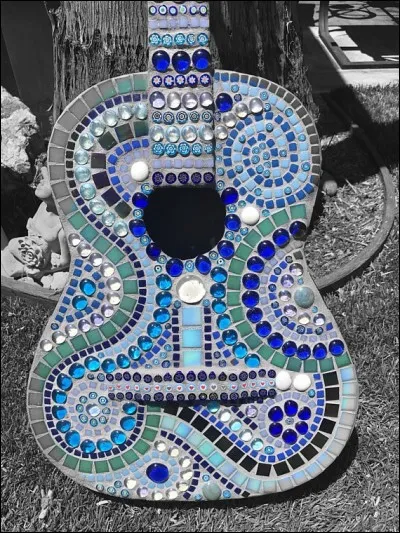 Qui chantait "Plus ça va, plus je vis, plus j'ai peur, plus je regarde ailleurs....ce sont mes dernières larmes, c'est pas grave, c'est mon dernier appel avant de me taire, c'est la dernière chanson que je voulais faire" ?