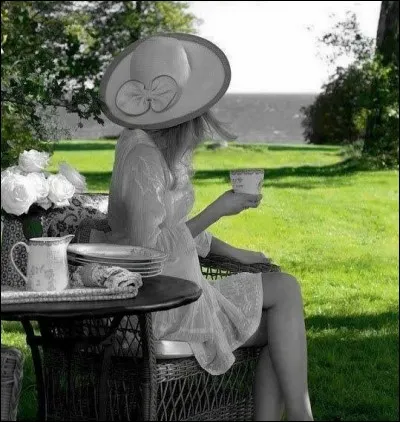 Complétez ce proverbe : "L'herbe est toujours plus .... ailleurs" :