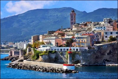 Laquelle de ces villes pouvons-nous visiter en Corse ?