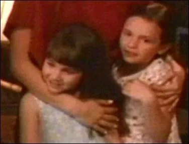 Quels sont les deux enfants sur cette photo ?