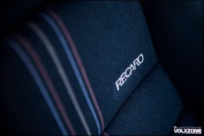 Cette s&eacute;rie sp&eacute;ciale a un int&eacute;rieur sp&eacute;cifique et il se traduit par un code pr&eacute;cis sur l'&eacute;tiquette constructeur, lequel ?