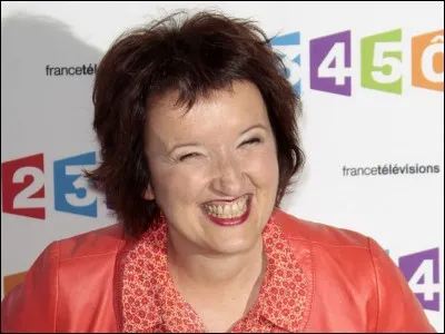 Cette humoriste et comédienne, connue pour ses sketchs à la télévision ou à la radio et pour ses spectacles sur scène : c'est ... Roumanoff.
