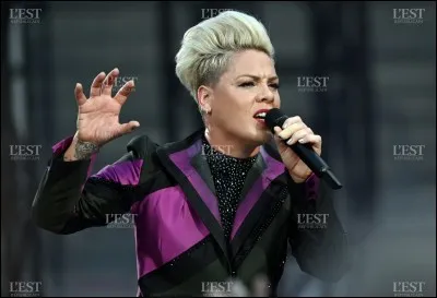 Qui chante "Parlez-moi de lui" ?