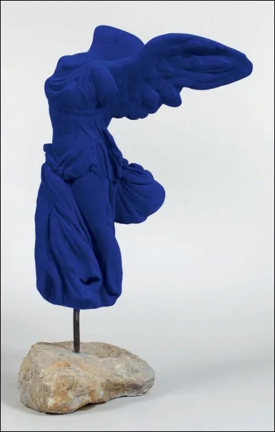 Ce peintre fut rendu célèbre grâce à sa couleur fétiche, le bleu. Qui est-il ?