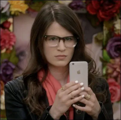 Comment s'appelle cette jeune femme ?