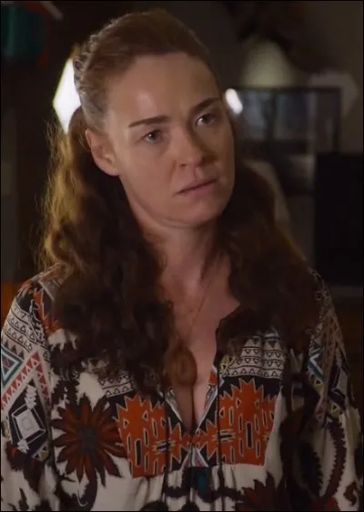 Comment s'appelle cette femme ?