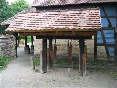 L'essai de 1996, "l'Horreur économique" de Viviane Forrester aborde le sujet...