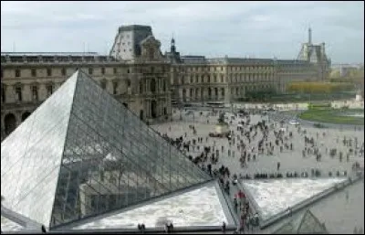 En quelle année le musée du Louvre a-t-il ouvert ses portes ?