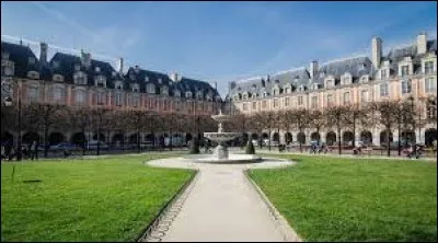 Comment s'appelait la place des Vosges jusqu'en 1800 ?
