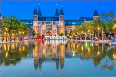 De quel pays Amsterdam est-elle la capitale ?