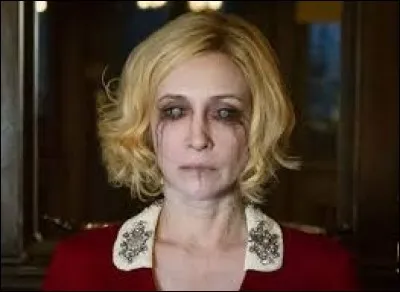 Pendant combien d'années a-t-il gardé le corps de sa mère ?