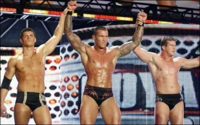 Comment s'appelle le clan de trois personnes ?