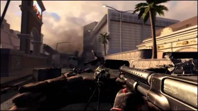 Quel FPS sortie en 2011 a connu un développement chaotique de plus 13 ans ?