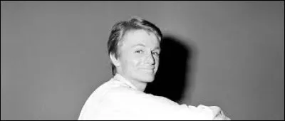 Complétez le titre de cette chanson : "Je vais...