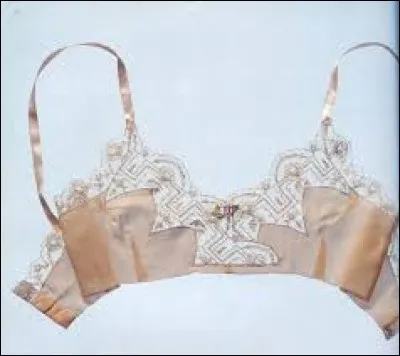 En quelle matière était les premiers soutiens-gorge avant les années 20 ?