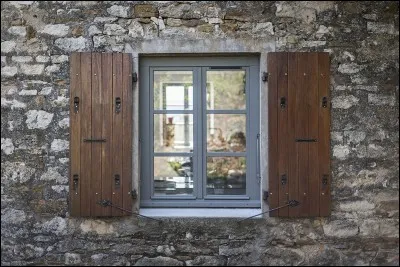 "Fenêtre sur cour" est un film interprété par Grace Kelly.