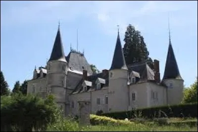 Petit tour en Auvergne-Rhône-Alpes, à la découverte du château de Saint-Alyre de Sanssat. Village de l'ancienne région Auvergne, il se situe dans le département ...